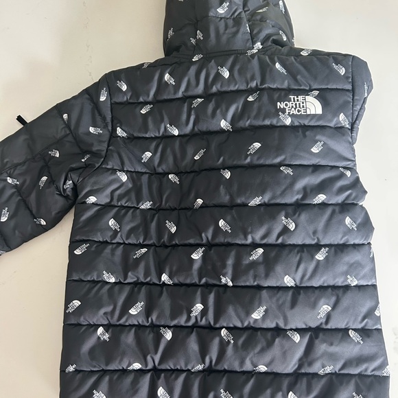 The North Face Kids Black and White Patterned Puffer Jacket - Picture 3 of 4